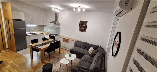 Lux nov stan, početak Telepa, Liman V