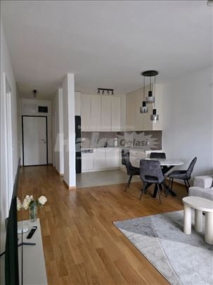 Moderan stan u novogradnji + garažno mesto