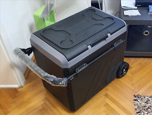 Pokretni frizider 12V 60 litara sa kompresorom