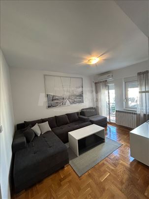 Vukov spomenik-Novo renovirana garsonjera 32kvm