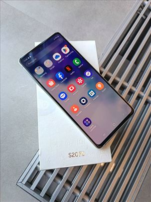 Samsung S20 fe.  Kao nov. Besprekoran. Kutija