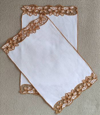 Unikatni Milje sa Vezom u Stilu Poentlasa 