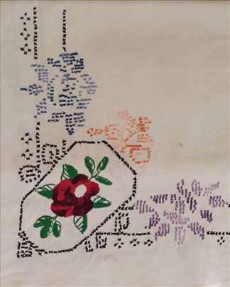 Uramljena tradicija: Ručno vezeni čaršaf, 198x135 