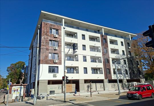 Zemun Ugrinovačka 42m²  pdv i garazno mesto 