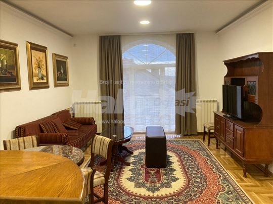 Dvosoban namešten stan u kući