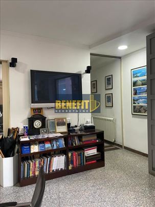 Dvosoban stan u centru Beograda sa parking mestom