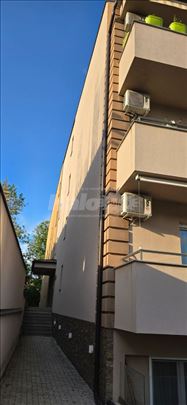 Dvosoban stan u Zemunu, Dobanovačka nova zgrada