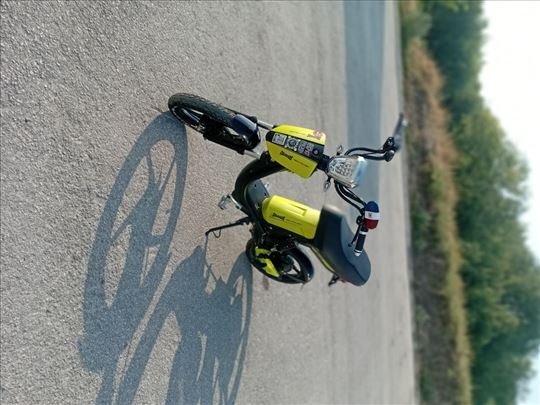 Električni skuter colossus u ekstra stanju.       