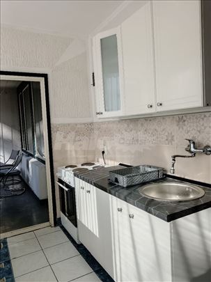 izdaje se jednoiposoban stan