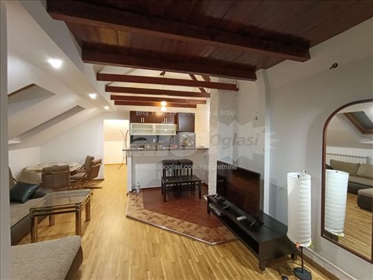 Izdajem dvosoban stan u Šumicama