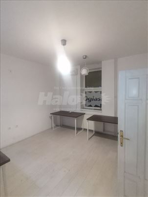 Izdajem poslovni prostor u centru Nisa