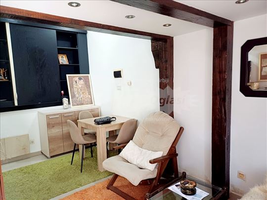 Izdajem prelepu garsonjeru na Karaburmi, 25m2