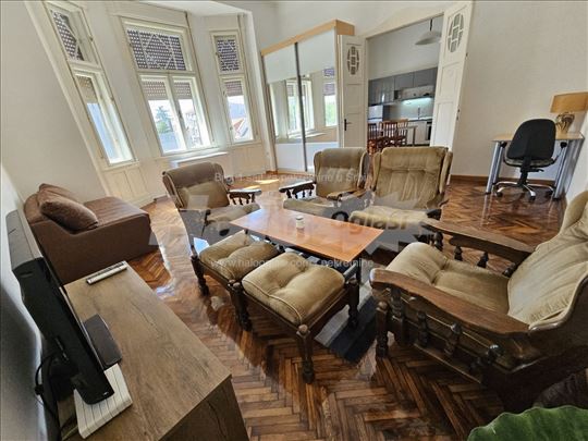 izdajem stan u centru Panceva  60m2