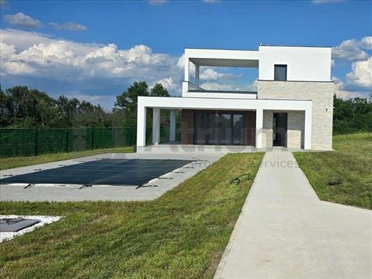 Kosmaj - luksuzna vila sa bazenom za porodicno uzi