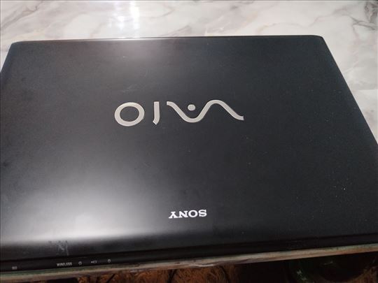 lap top sony i7 17 incha svetleca tastatura