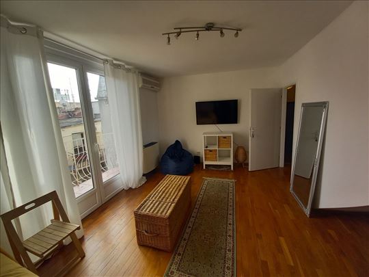 Lep mali stan u centru grada