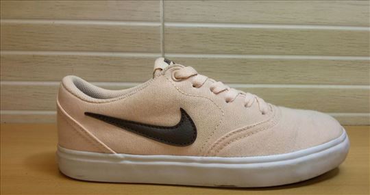 Nike SB Sheck (br.36,5)