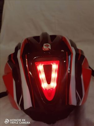 NOVA bici kaciga sa blinkelicom