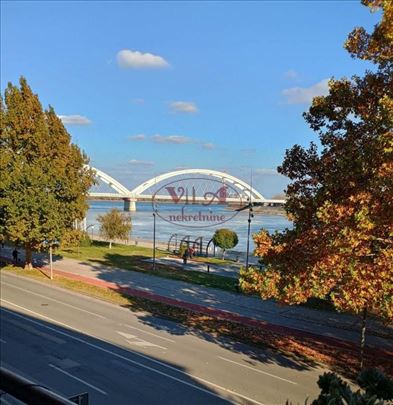 Novi Sad, Kej, prelep dvosoban stan sa pogledom na