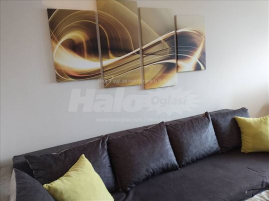 Novonameštena garsonjera kod Sajma TOP