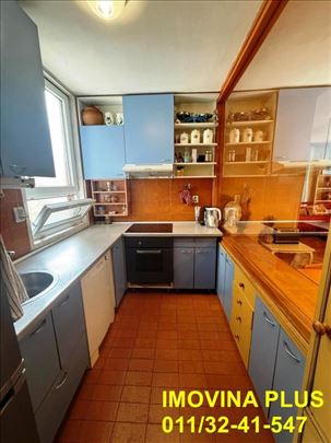 Odličan, 3.5, 71m2, Ii sprat - Hala Pionir