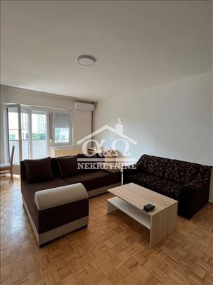 Opremljen jednopiosoban stan u Centru, sa pogledom