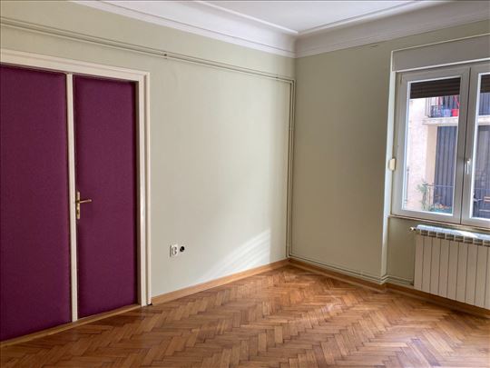 Polunamešten 3.5 salonac