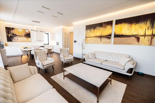 Prelep petosoban stan, Tatarsko brdo, lux ponuda