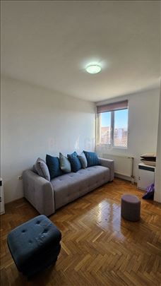 Stan sa parking mestom