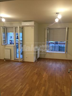 Trosoban, komforan, polunamešten stan 83m2