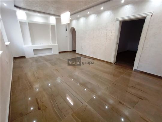 Žarkovo, kuća sa dvorištem i parkingom