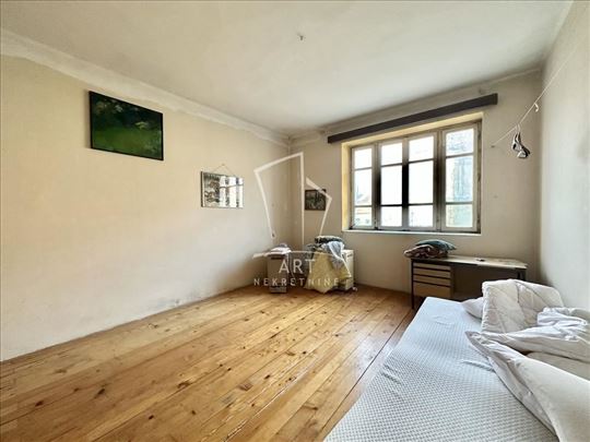 Zemun, centar, 3.0 stan sa galerijom, 101m2 ID#130