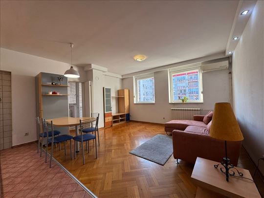 2.0, sa garažnim mestom, Arena