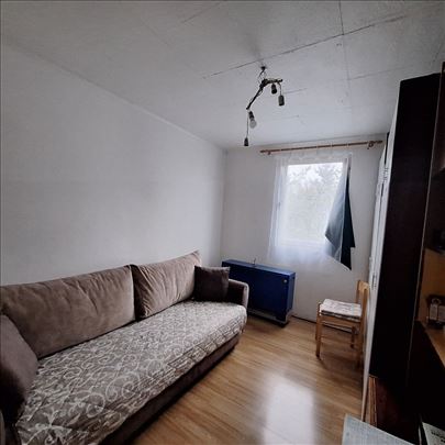 Deo kuće deljiv na dva stana i plac 2 ara