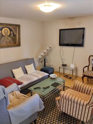 Domaćinstvo sa halom i voćnjakom, Hitno