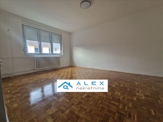 Dvosoban renoviran stan na Detelinari