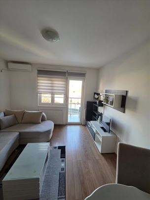 Izdaje se jednoiposoban stan u strogom centru grad