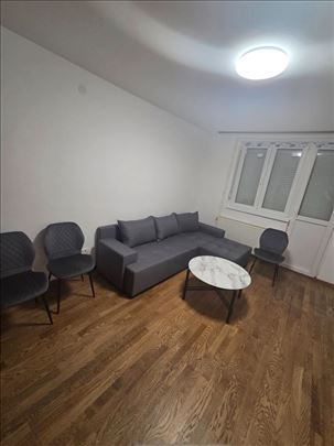 Izdaje se kompletno renoviran stan na Bubnju