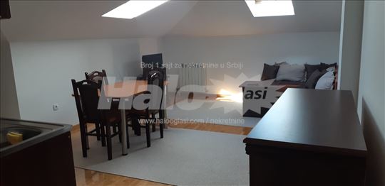 Izdaje se stan na Žarkovu