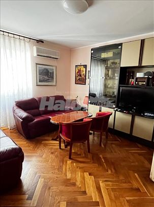 Izuzetan dvosoban stan Hadzi Melentijeva kod parka