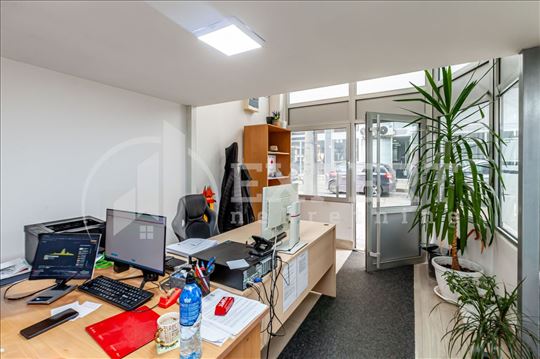 Lokal 60m2 dva nivoa, centar grada