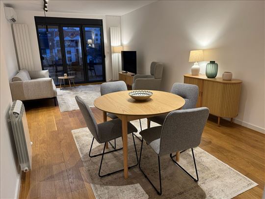 Lux stan na Vračaru sa garažom