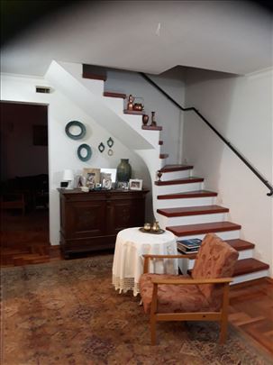 Mladenovac, 5.0, 212m2, plac 12,8ari, LUX