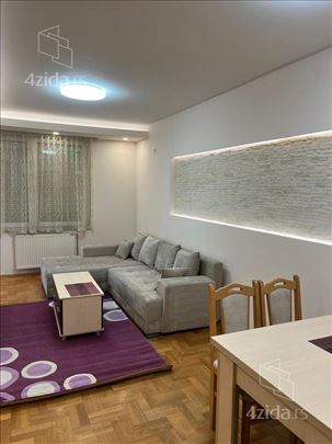 Namesten jednoiposoban stan, Grbavica - Bulevar