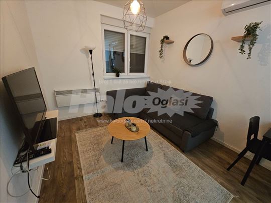 Namešten stan 1.5 Ledine, parking, niske režije