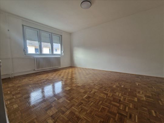 Odmah useljiv! Može kredit za mlade!