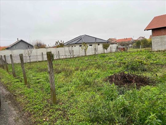 Plac Surčin, Ustanička