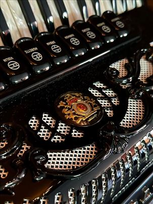 Prodajem harmoniku Sonola top model