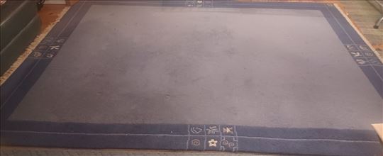 prodajem polovan tepih dimenzija 250x350cm