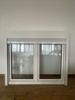 PVC prozor 140x140 sa roletnom i rolo komarnikom